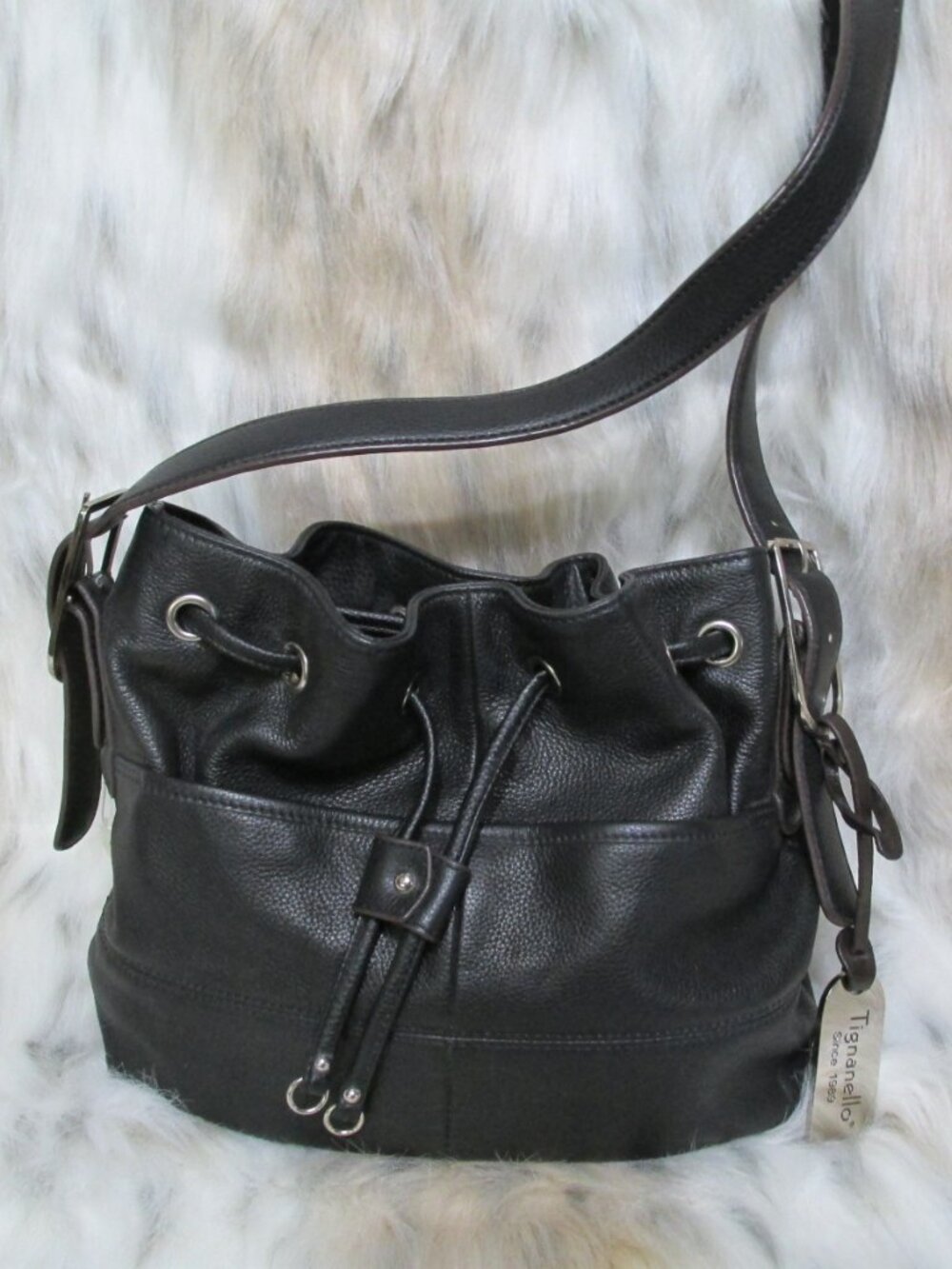 P2905-Tignanello Black Pebble Leather Bucket-Lots of Pockets-shoulder